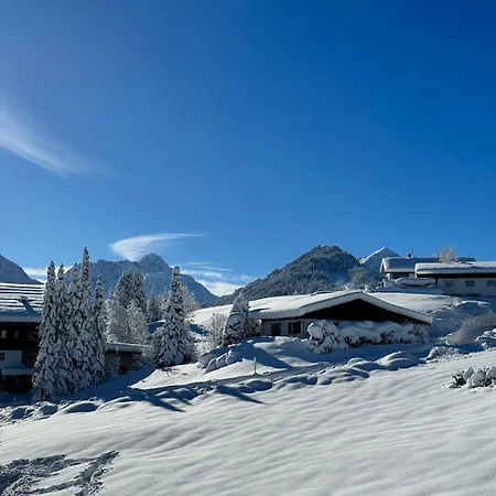 Alpen Lodge Riezlern Exterior foto
