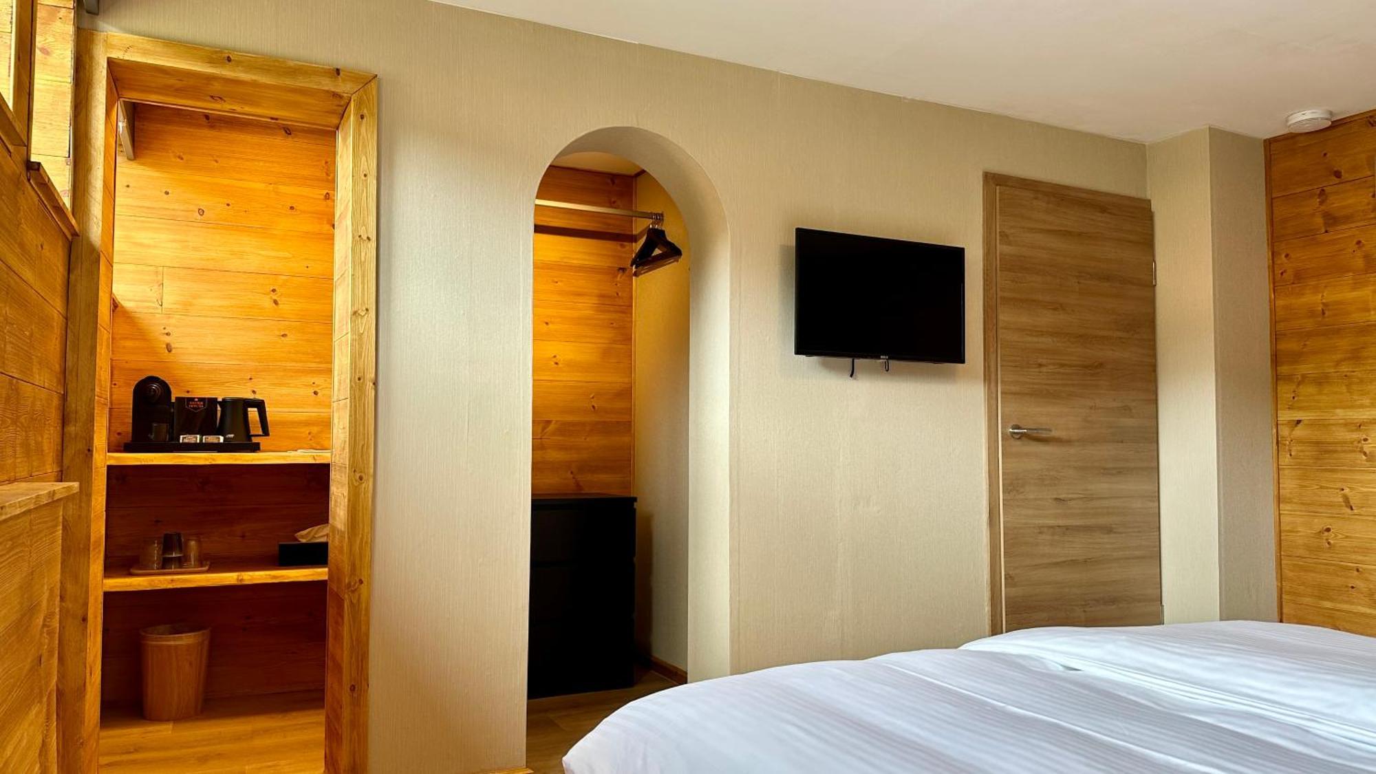 Hotel Alpen *